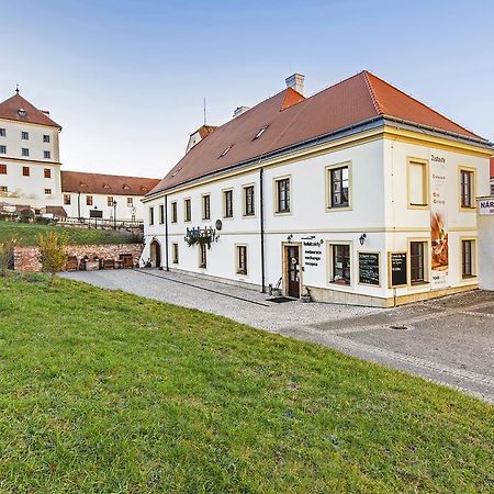 Hotel Salety Valtice Bagian luar foto