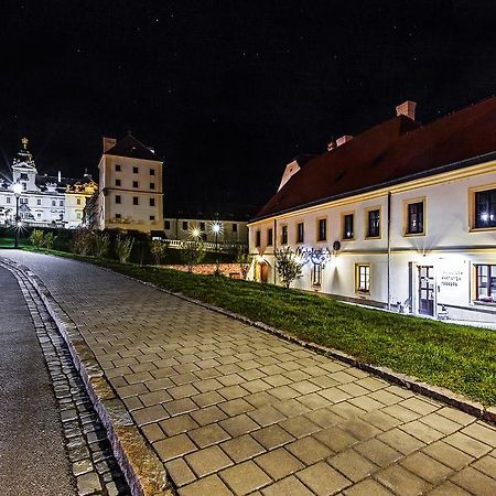Hotel Salety Valtice Bagian luar foto