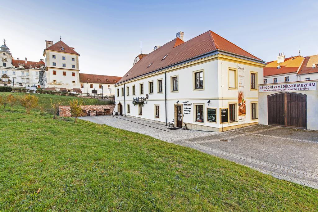 Hotel Salety Valtice Bagian luar foto