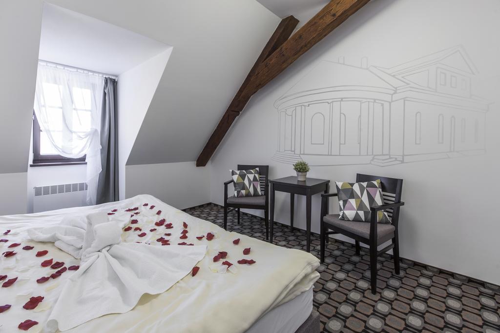 Hotel Salety Valtice Bagian luar foto
