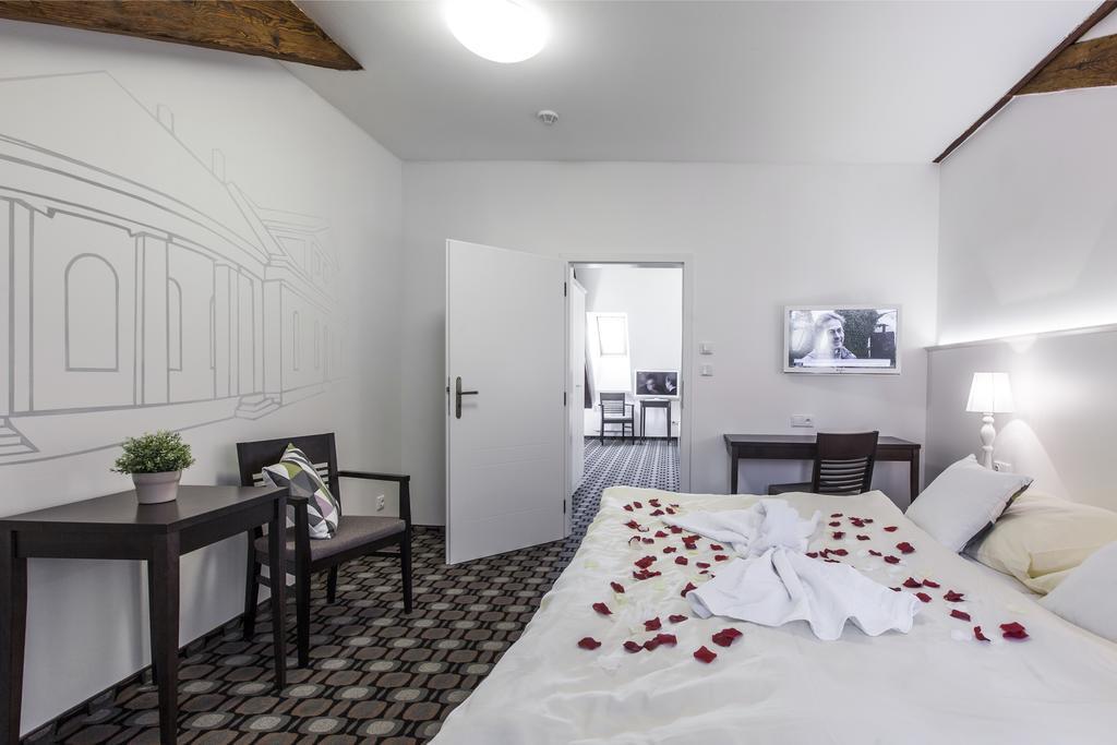 Hotel Salety Valtice Bagian luar foto