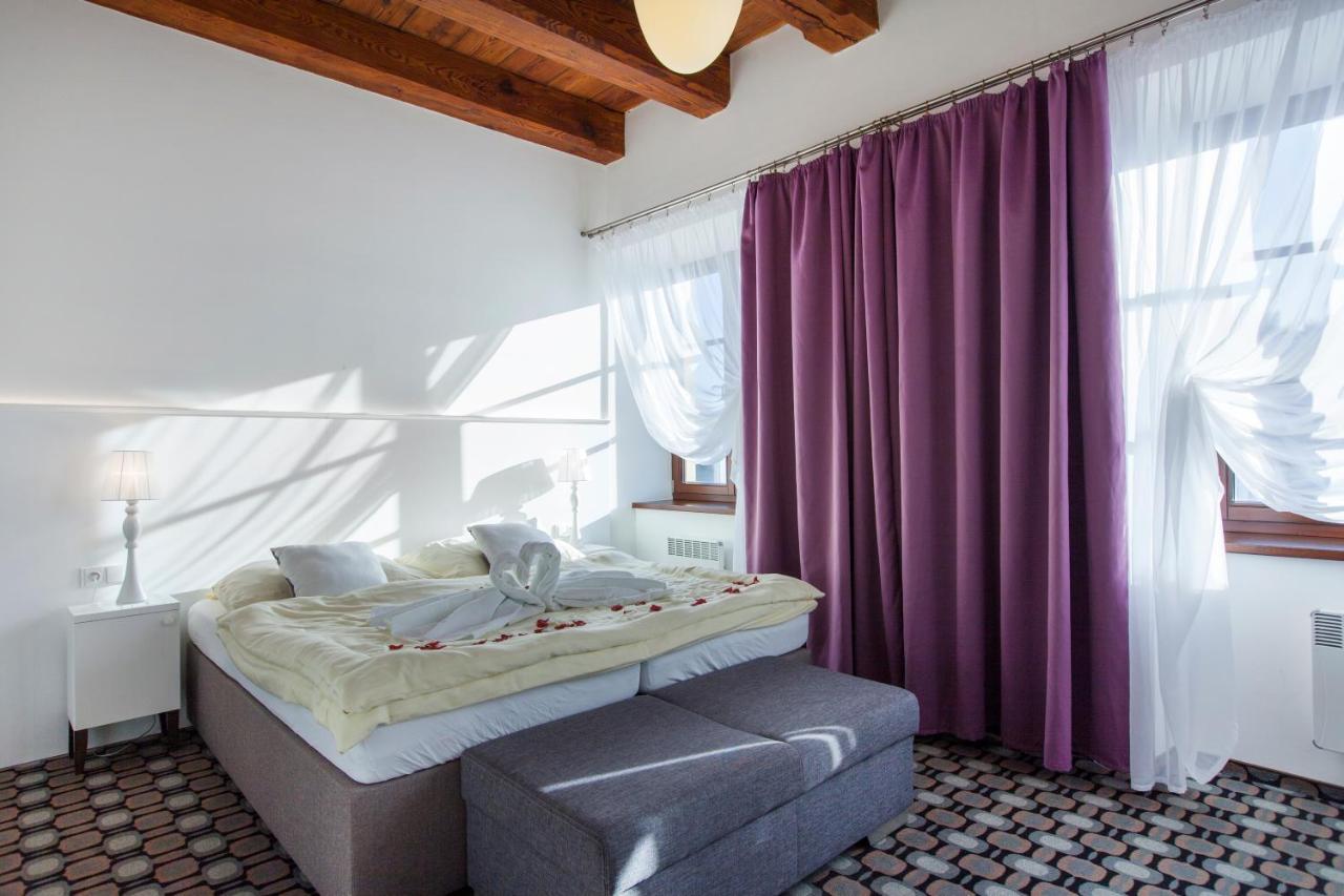 Hotel Salety Valtice Bagian luar foto